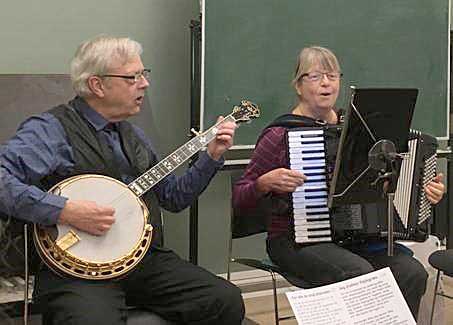 harmonika banjo violin sømandssange gårdsange spillemandsmusik baggrundsmusik sølv- guldbryllup kulturarv høstfest julemusik